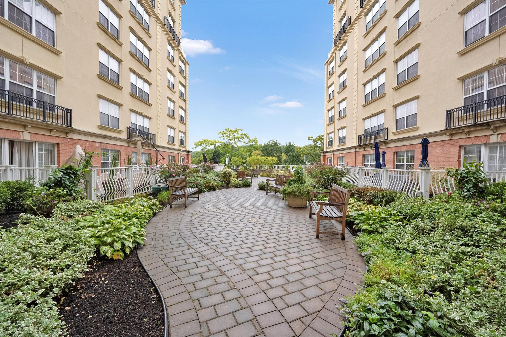 10 Byron Place Pl #PH805, Larchmont, New York image 22