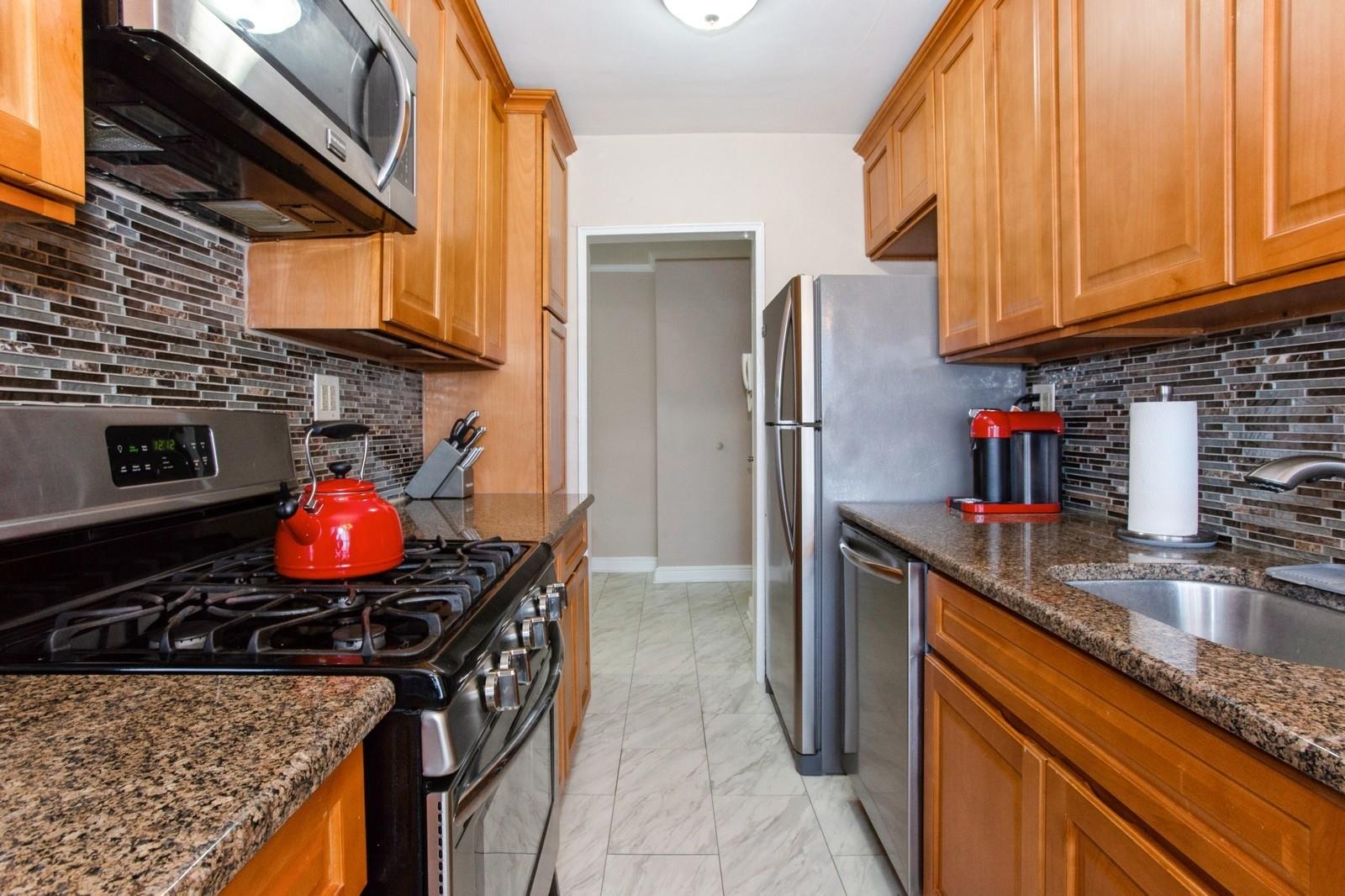 320 Atlantic Avenue #E11, East Rockaway, New York image 6