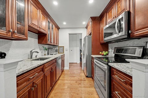 Condo For Sale - 500 High Point Drive #810<br/> Hartsdale, NY 10530