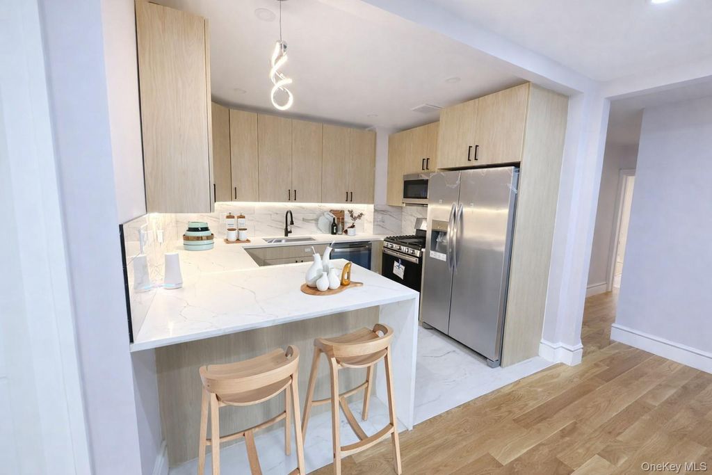 Photo of 10839 Union Turnpike, Forest Hills, NY 11375 (MLS # 949568)