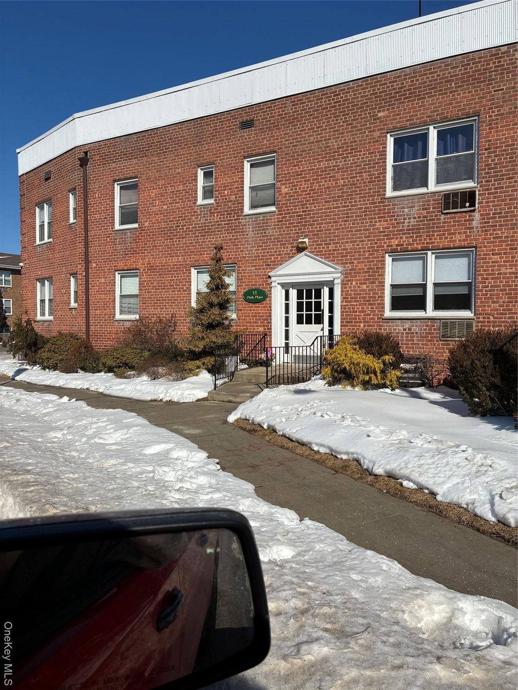 Photo of 11 Park Place #2D, Rockville Centre, NY 11570 (MLS # 958853)