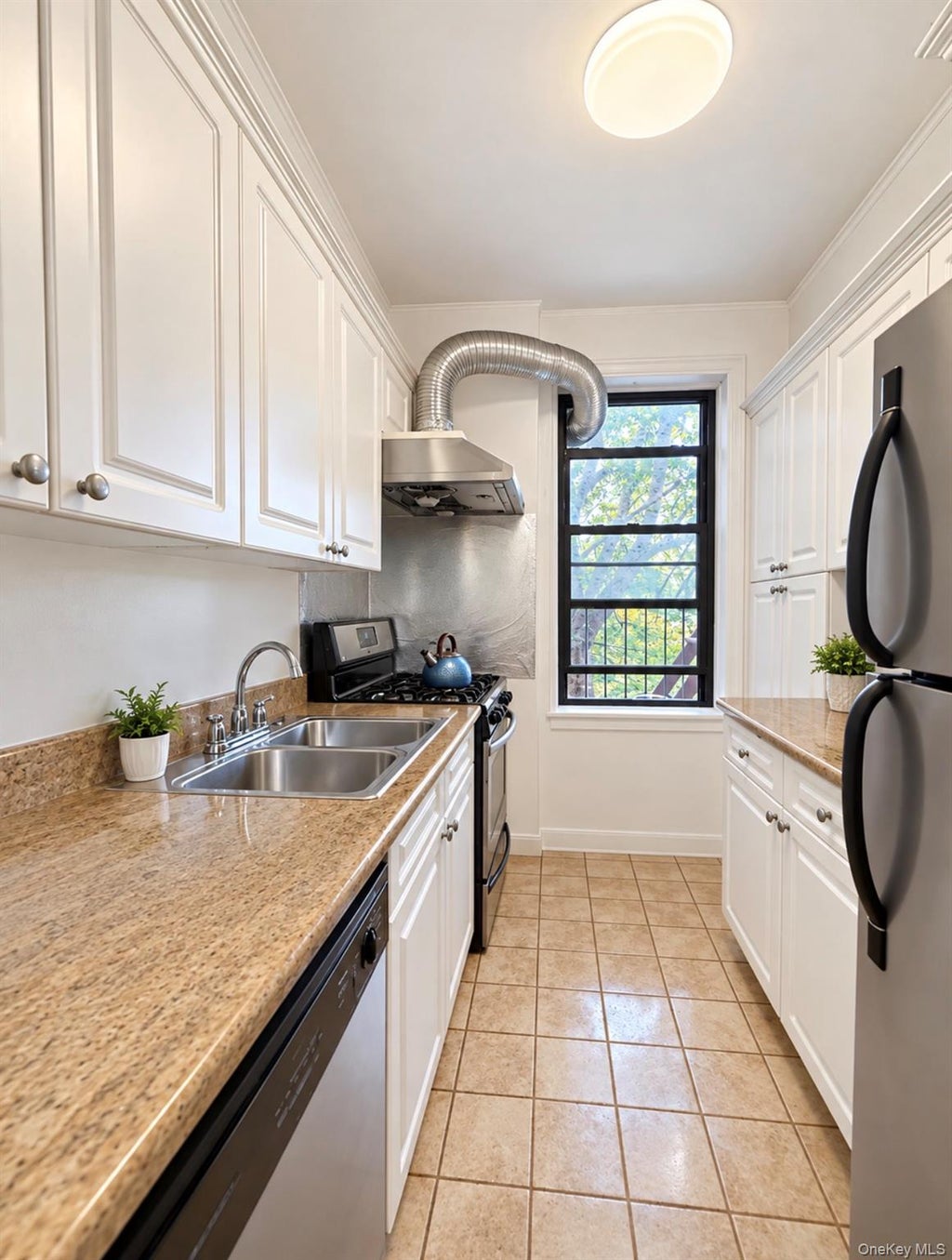 Photo of 15020 71 Avenue #2J, Flushing, NY 11367 (MLS # 1053359)
