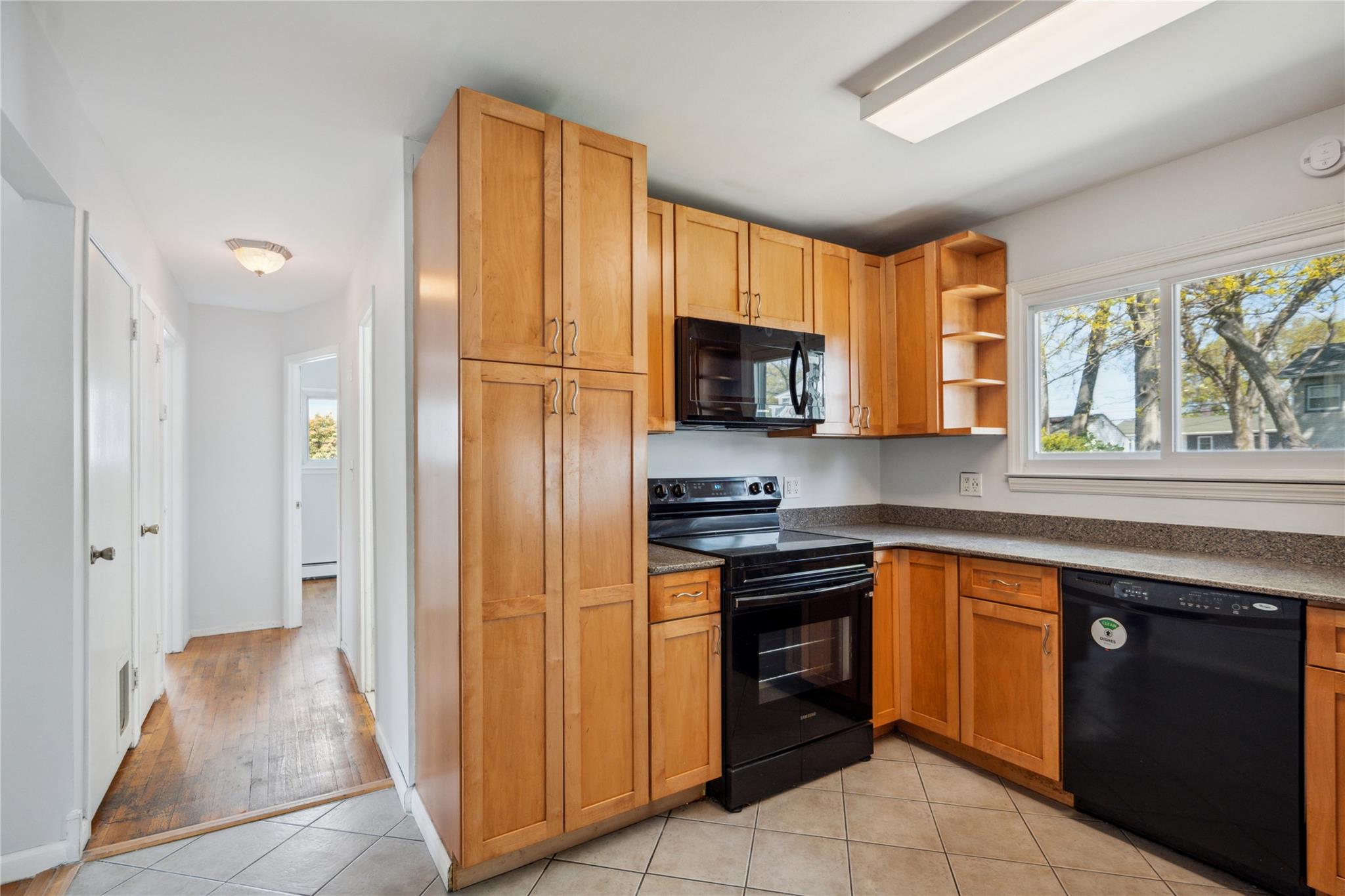 149 Le Grand St, Brentwood, New York image 13
