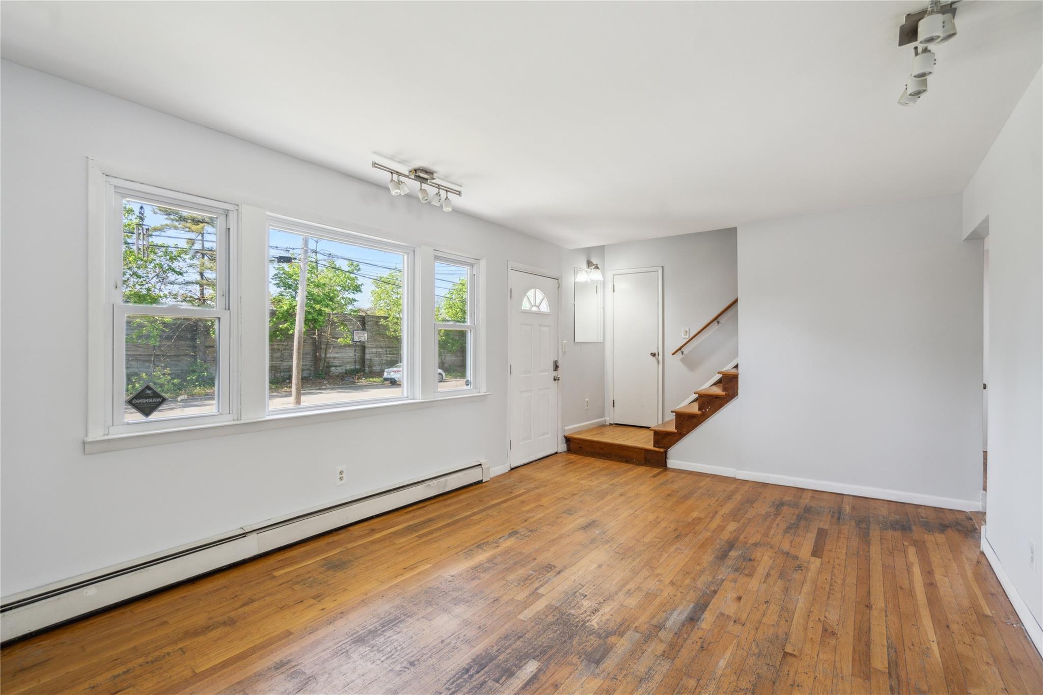 149 Le Grand St, Brentwood, New York image 6