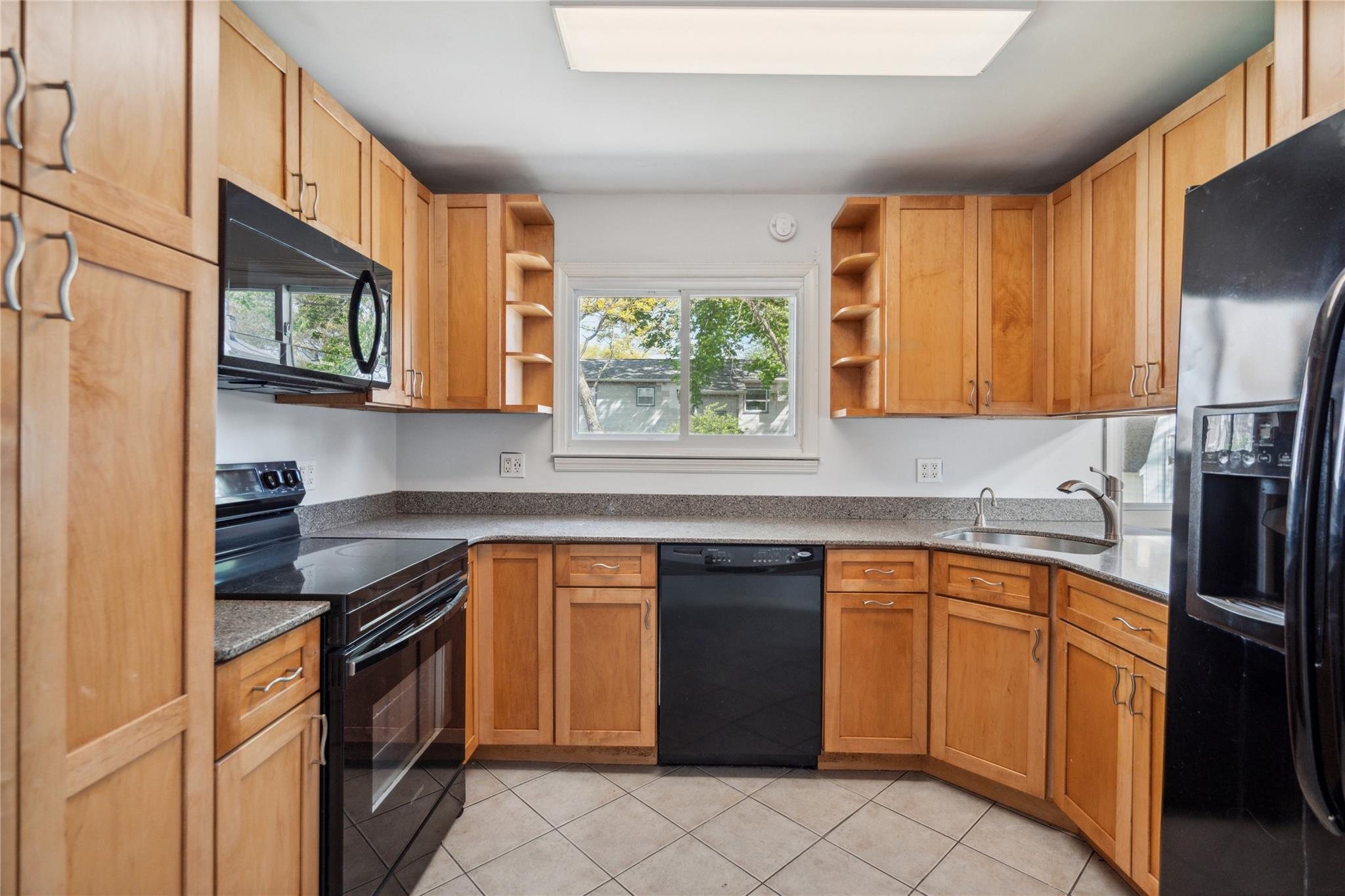 149 Le Grand St, Brentwood, New York image 12
