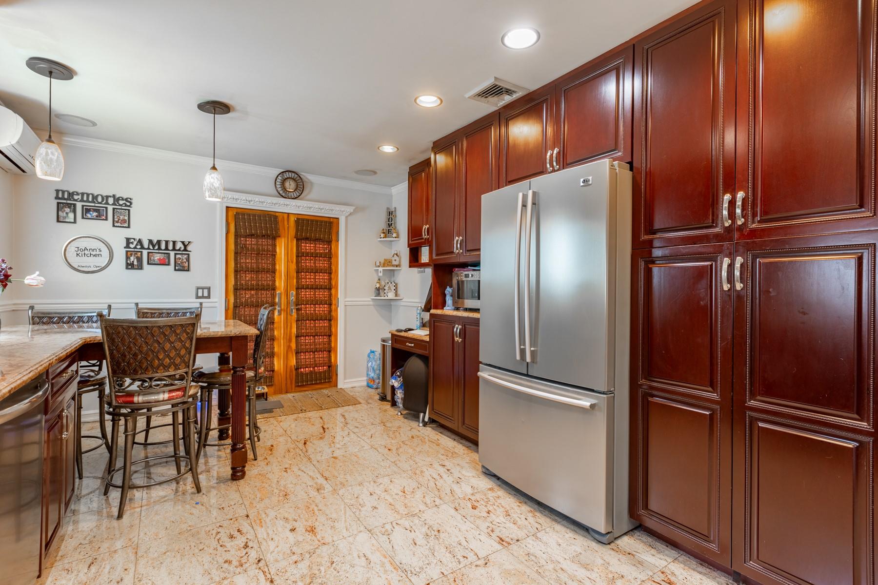 41 Winnie Court, Westbury, New York image 7