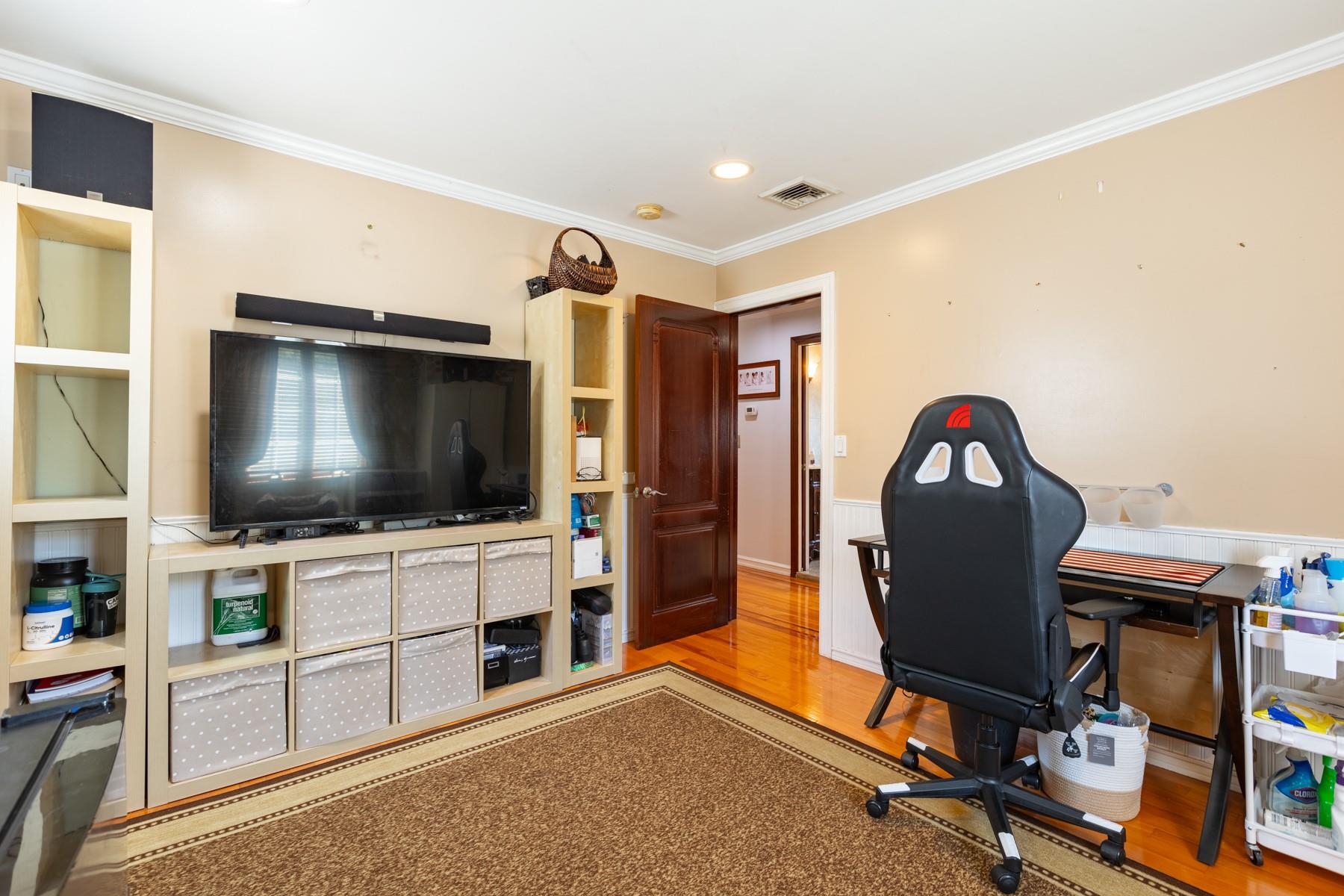 41 Winnie Court, Westbury, New York image 14
