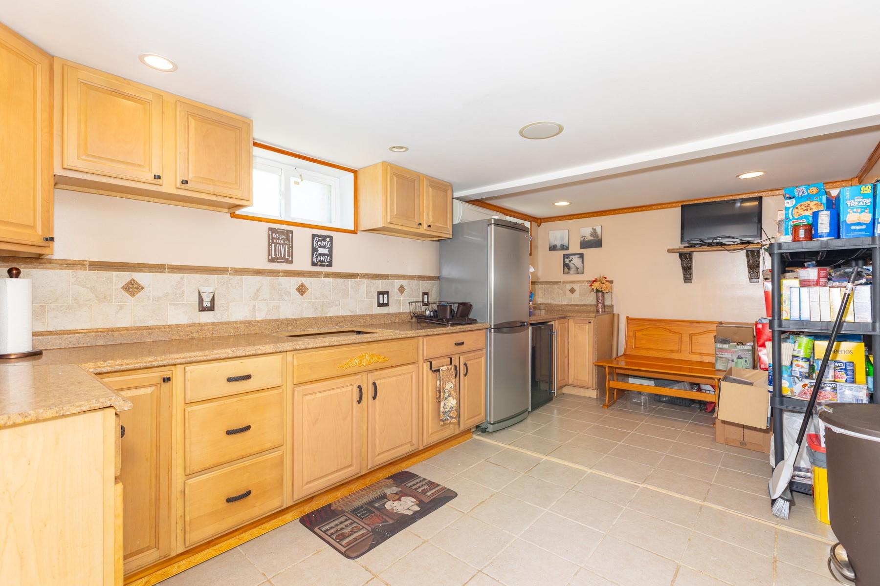 41 Winnie Court, Westbury, New York image 23