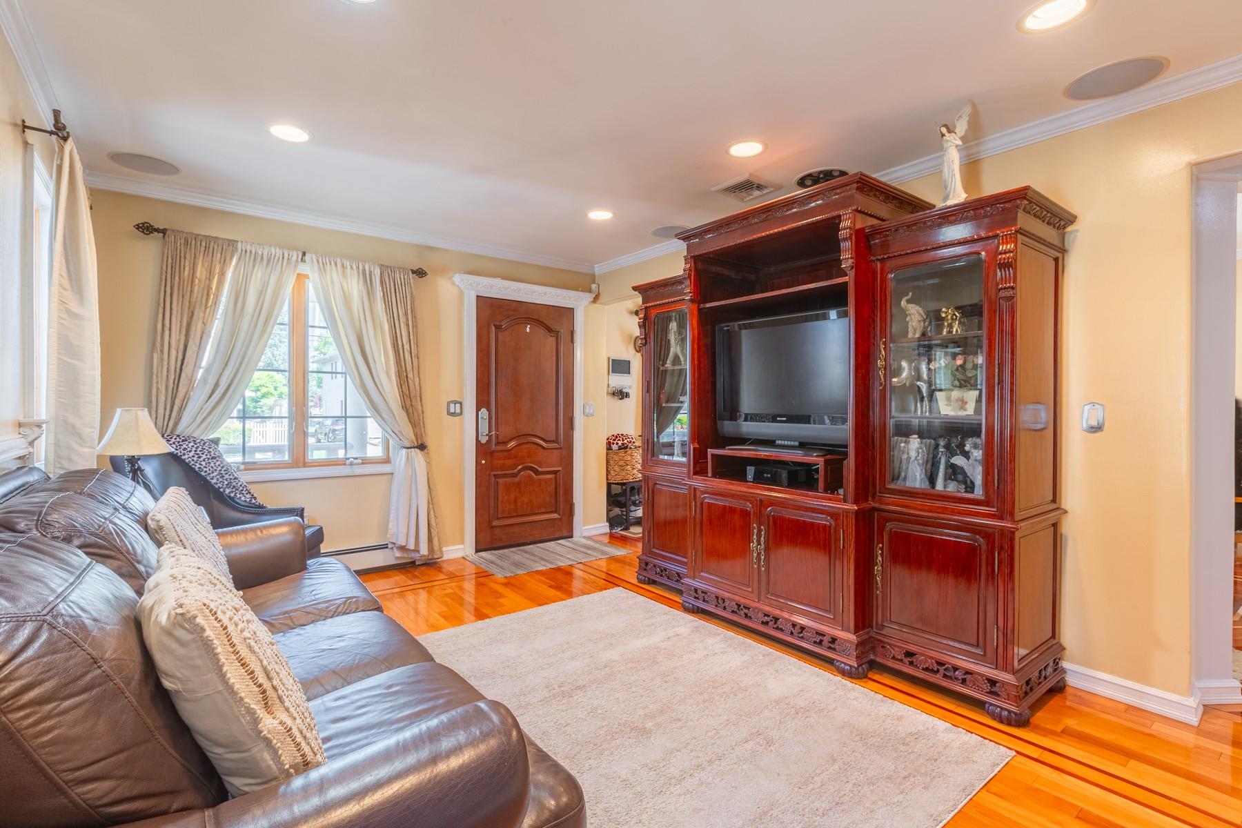 41 Winnie Court, Westbury, New York image 12