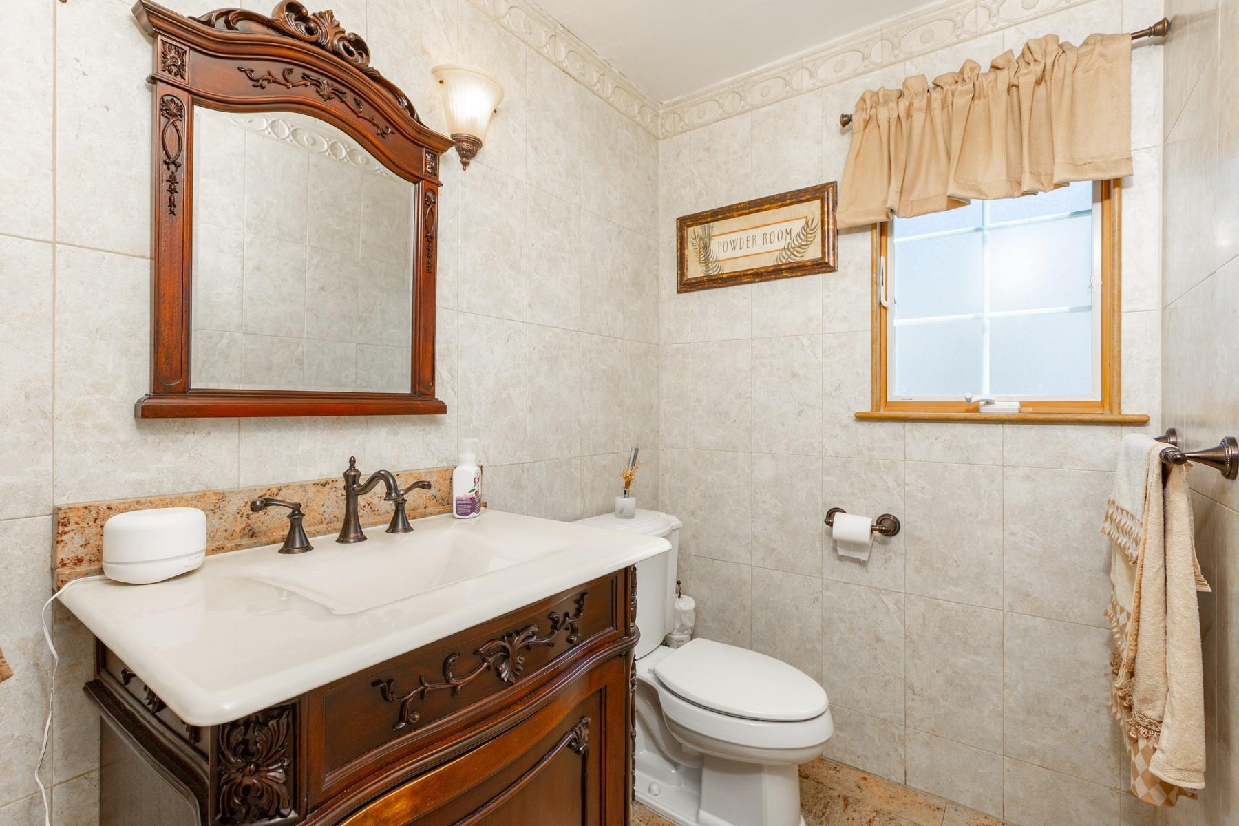 41 Winnie Court, Westbury, New York image 21
