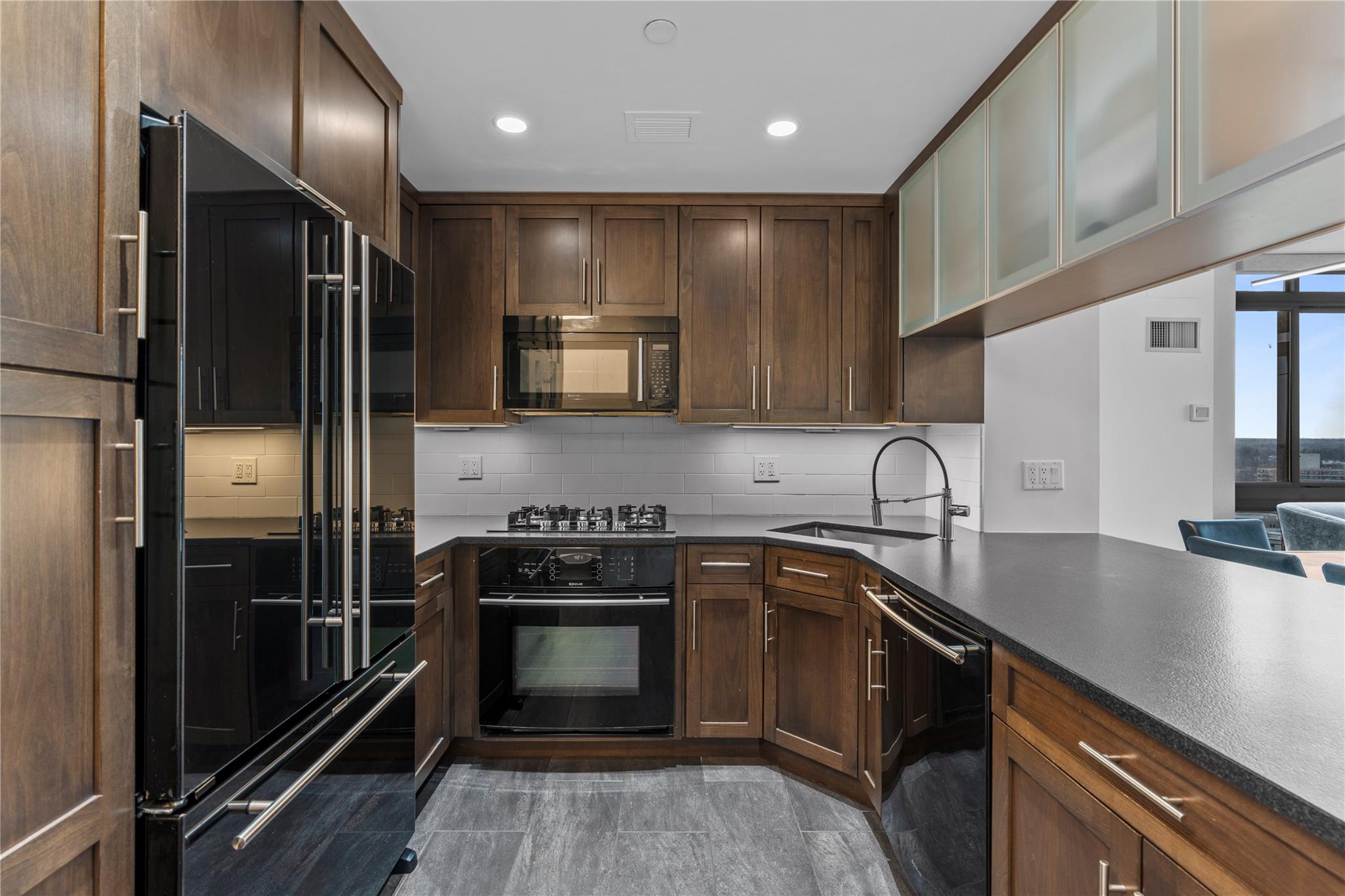 175 Huguenot Street #1807, New Rochelle, New York image 2