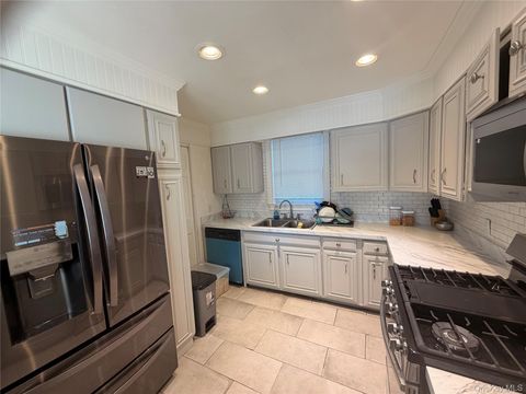 Photo of 7 Roosevelt Avenue #5, Middletown, NY 10940 (MLS # 961286)