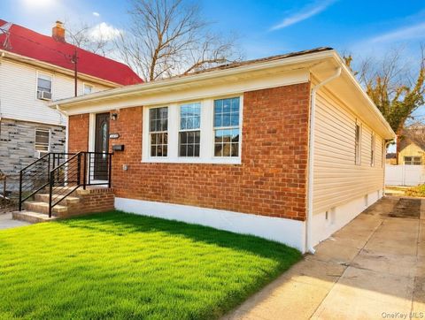 12323 Milburn Street Springfield Gardens NY 11413