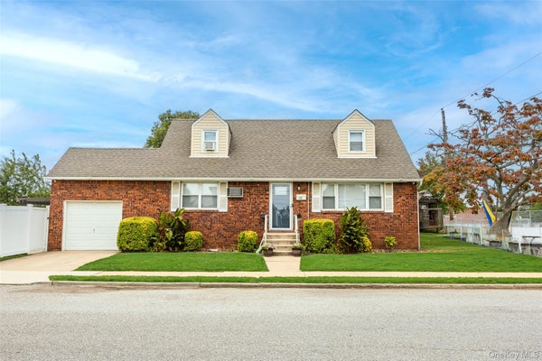 328 1ST AVE, LINDENHURST, NY 11757 - Image daf28ff20396ac65e367b30669f0e2f9/403165997