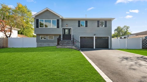 Photo of 124 Ithaca Street, Bay Shore, NY 11706 (MLS # 1064788)