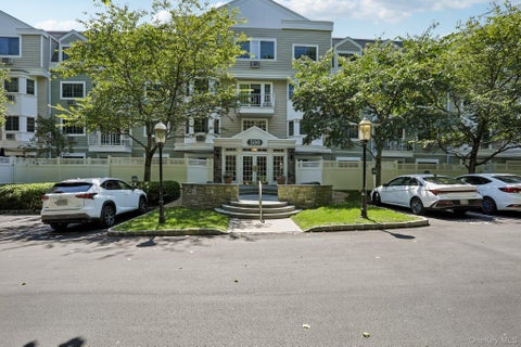 Condo For Sale - 500 Pondside Drive #4L<br/> White Plains, NY 10607