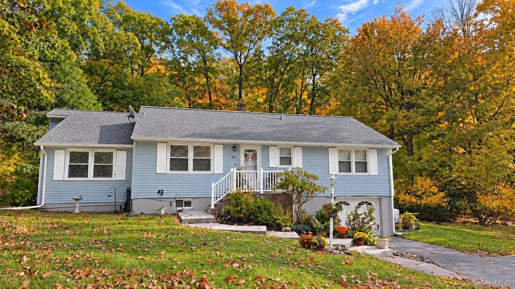 Photo of 30 Elmwood Drive Dr, Woodbury, NY 10930 (MLS # 1063346)