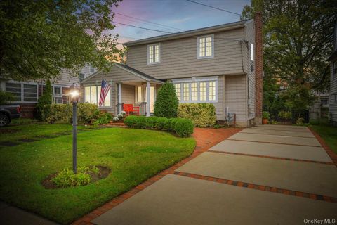 Photo of 474 Windsor Place, Oceanside, NY 11572 (MLS # 919061)