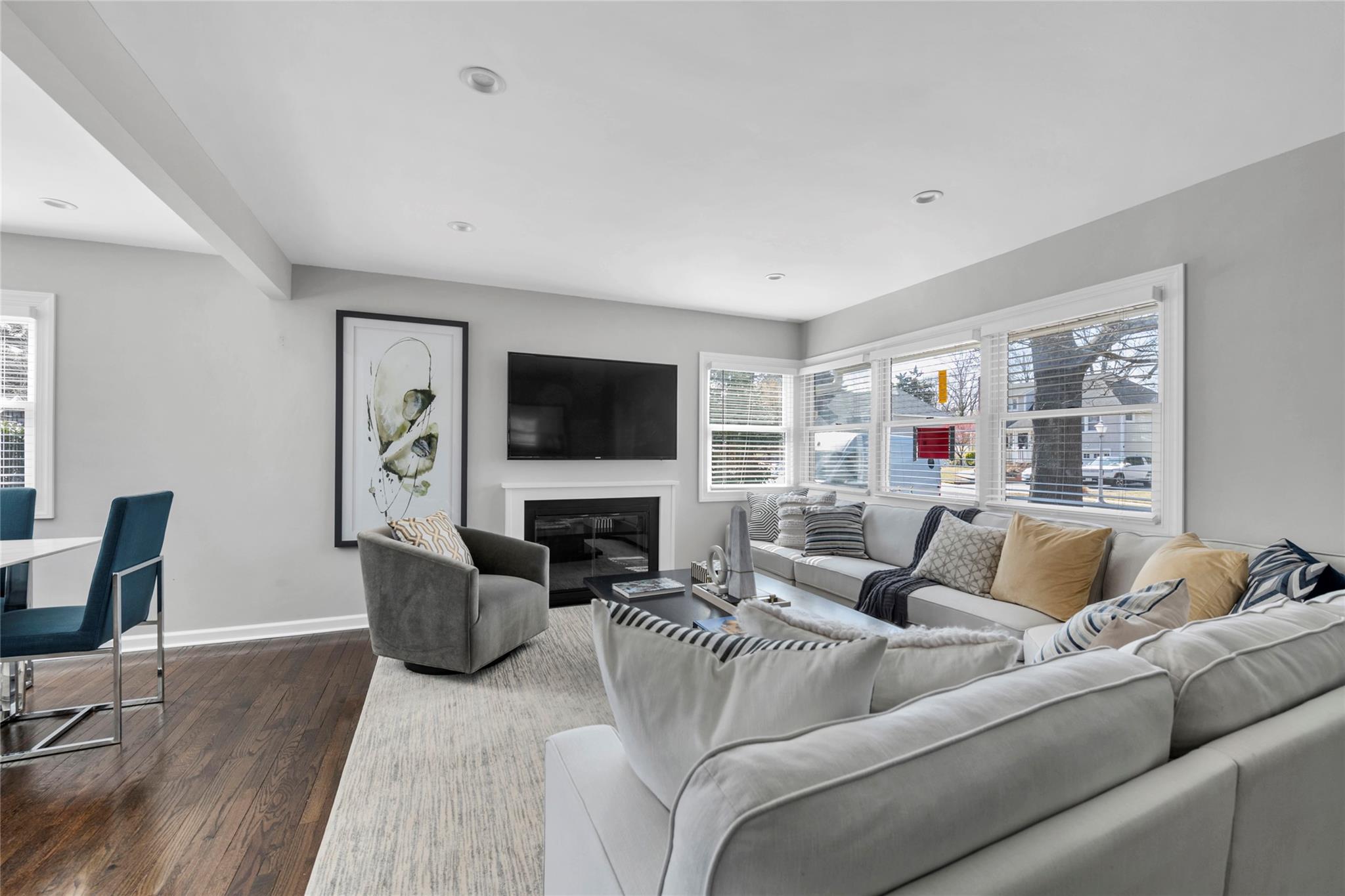 24 Roxbury Road, Port Washington, New York image 2
