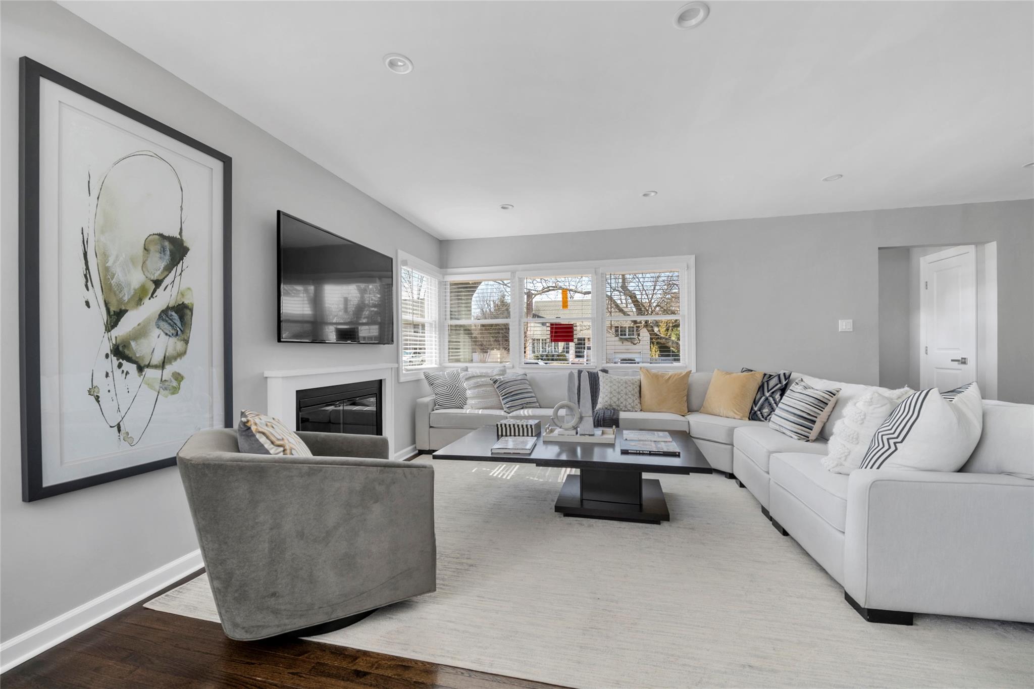 24 Roxbury Road, Port Washington, New York image 3