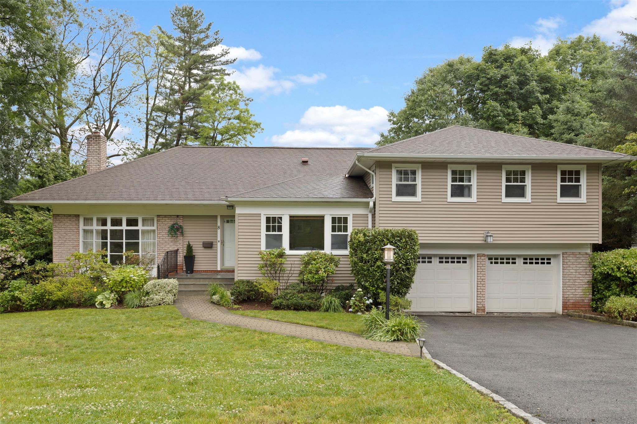 Property for Sale at Sylvan Lane, Scarsdale, New York - Bedrooms: 5 
Bathrooms: 3 
Rooms: 10  - $1,795,000