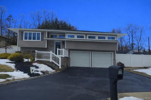 113 Lenore Lane Centereach NY 11720