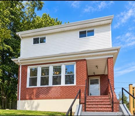 Homes For Sale - 13 Knoll Place<br/> Glen Cove, NY 11542