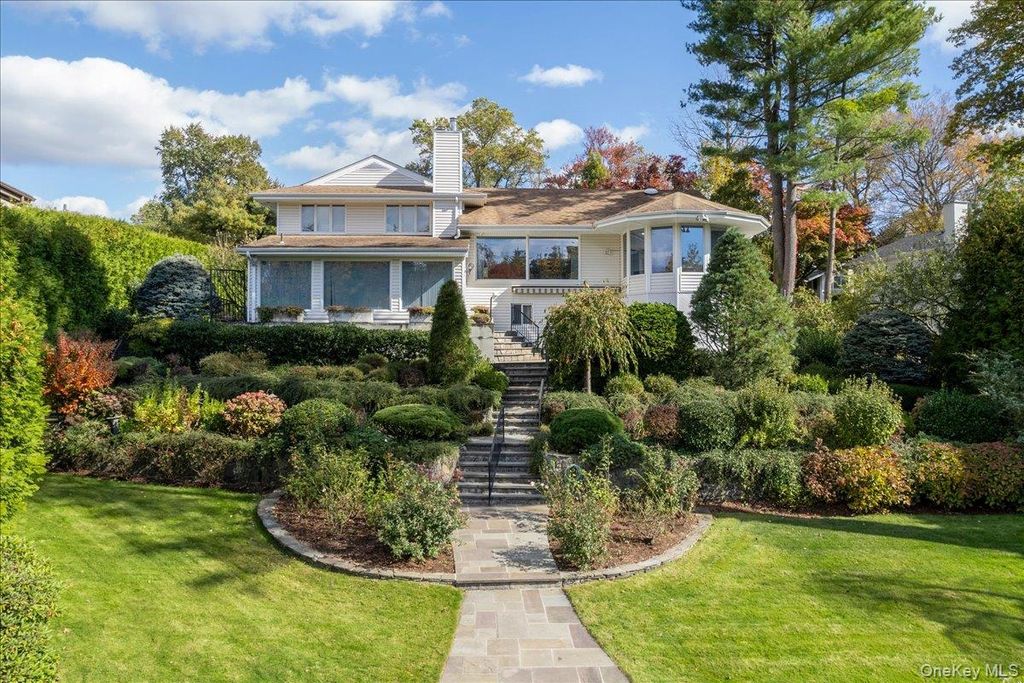 Photo of 34 Lakeshore Drive, Eastchester, NY 10709 (MLS # 928190)
