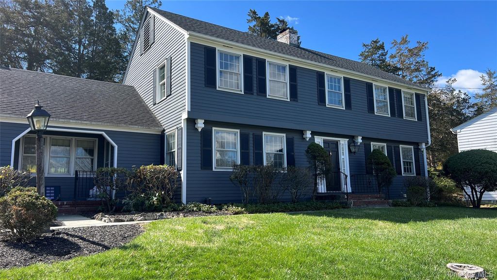 Photo of 4 Scenic Drive, Poughkeepsie, NY 12603 (MLS # 983789)