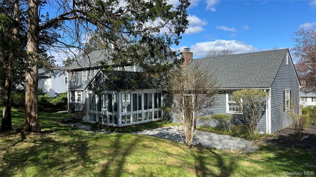 Photo of 4 Scenic Drive, Poughkeepsie, NY 12603 (MLS # 983789)