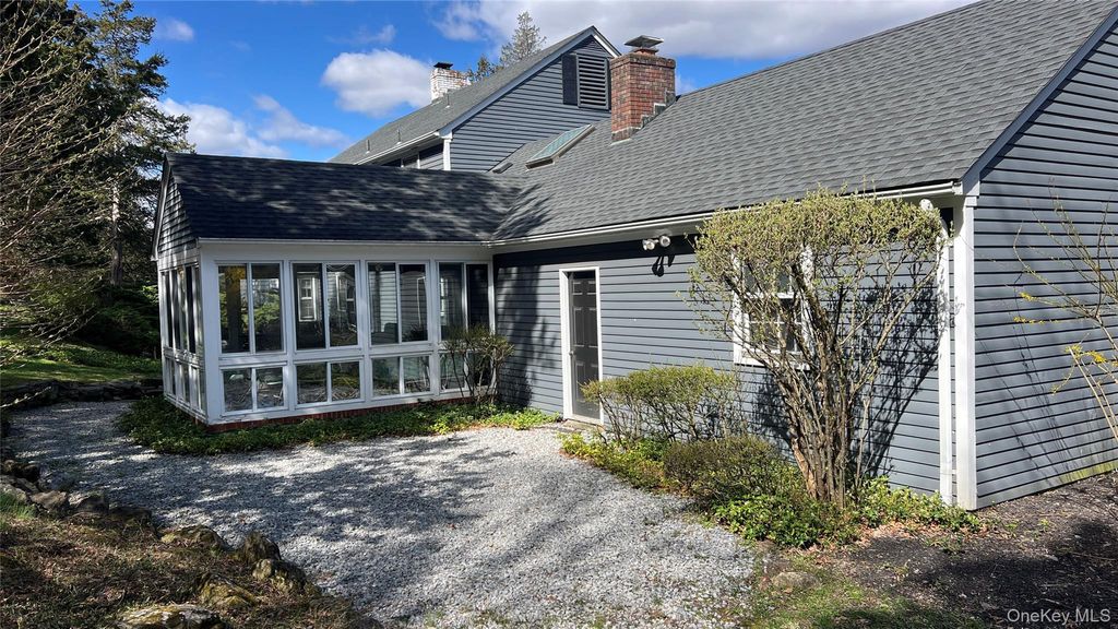 Photo of 4 Scenic Drive, Poughkeepsie, NY 12603 (MLS # 983789)