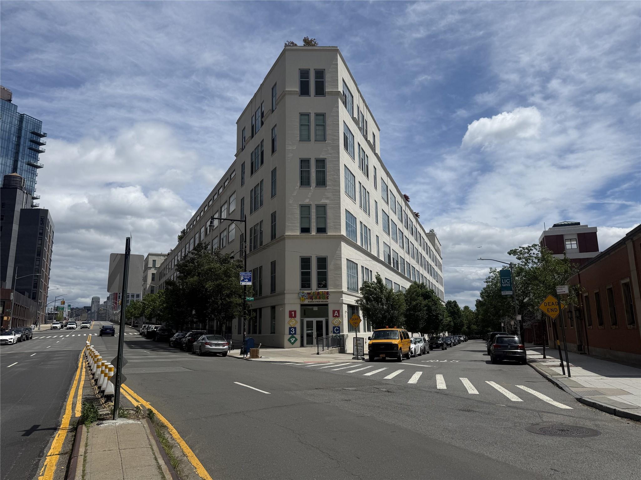 Thomson Avenue 434, Long Island City, Queens, NY - 2 Bedrooms  
2 Bathrooms  
6 Rooms - 