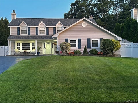 Homes For Sale - 16 Sussex Lane<br/> Suffolk County, Lake Grove, NY 11755