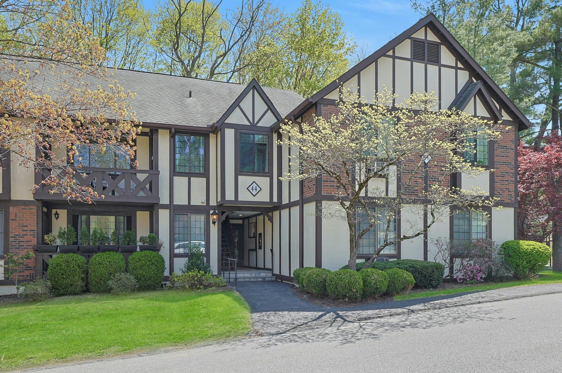 44 Foxwood Drive #7, Pleasantville, New York image 2