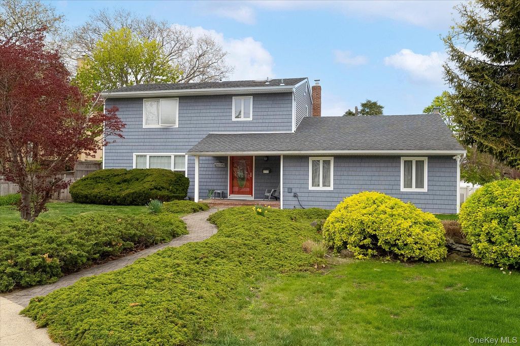Photo of 142 E Shore Drive, Massapequa, NY 11758 (MLS # 991435)