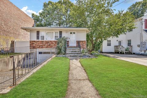 Photo of 104 Broadway, Malverne, NY 11565 (MLS # 911582)