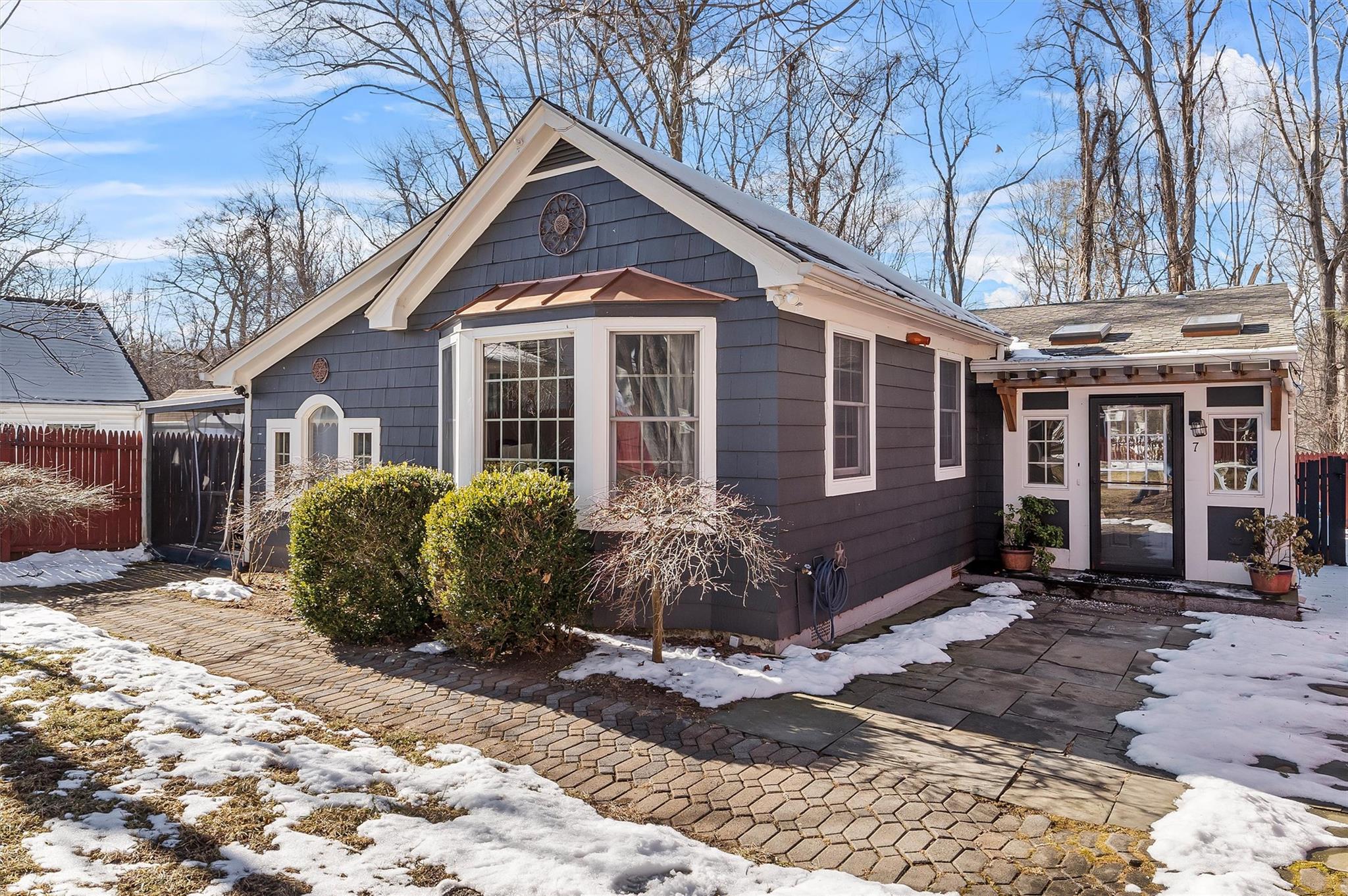 Maryland Avenue, Armonk, New York - 2 Bedrooms  
3 Bathrooms - 