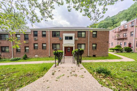 Photo of 130 Virginia Road #C, White Plains, NY 10603 (MLS # 863069)