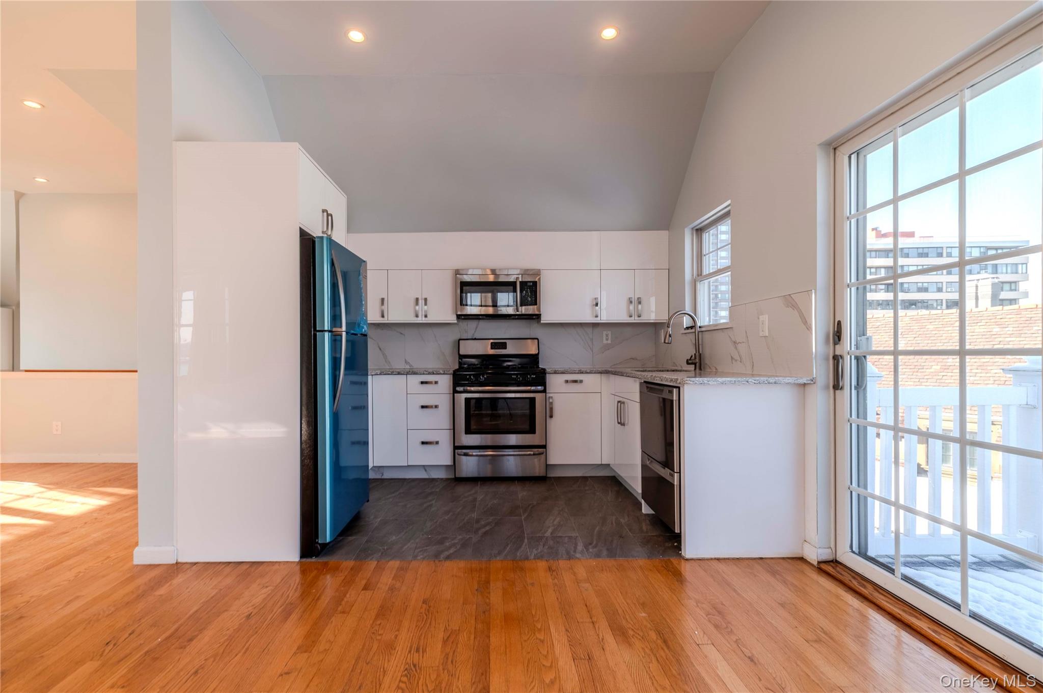 16823 Powells Cove Boulevard 12