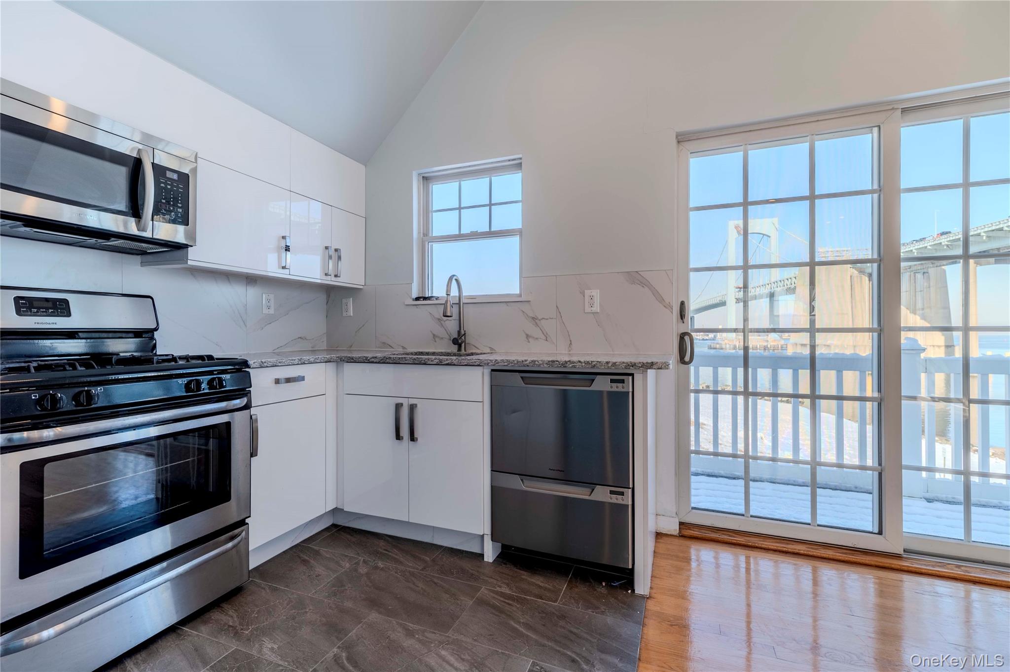 16823 Powells Cove Boulevard 12