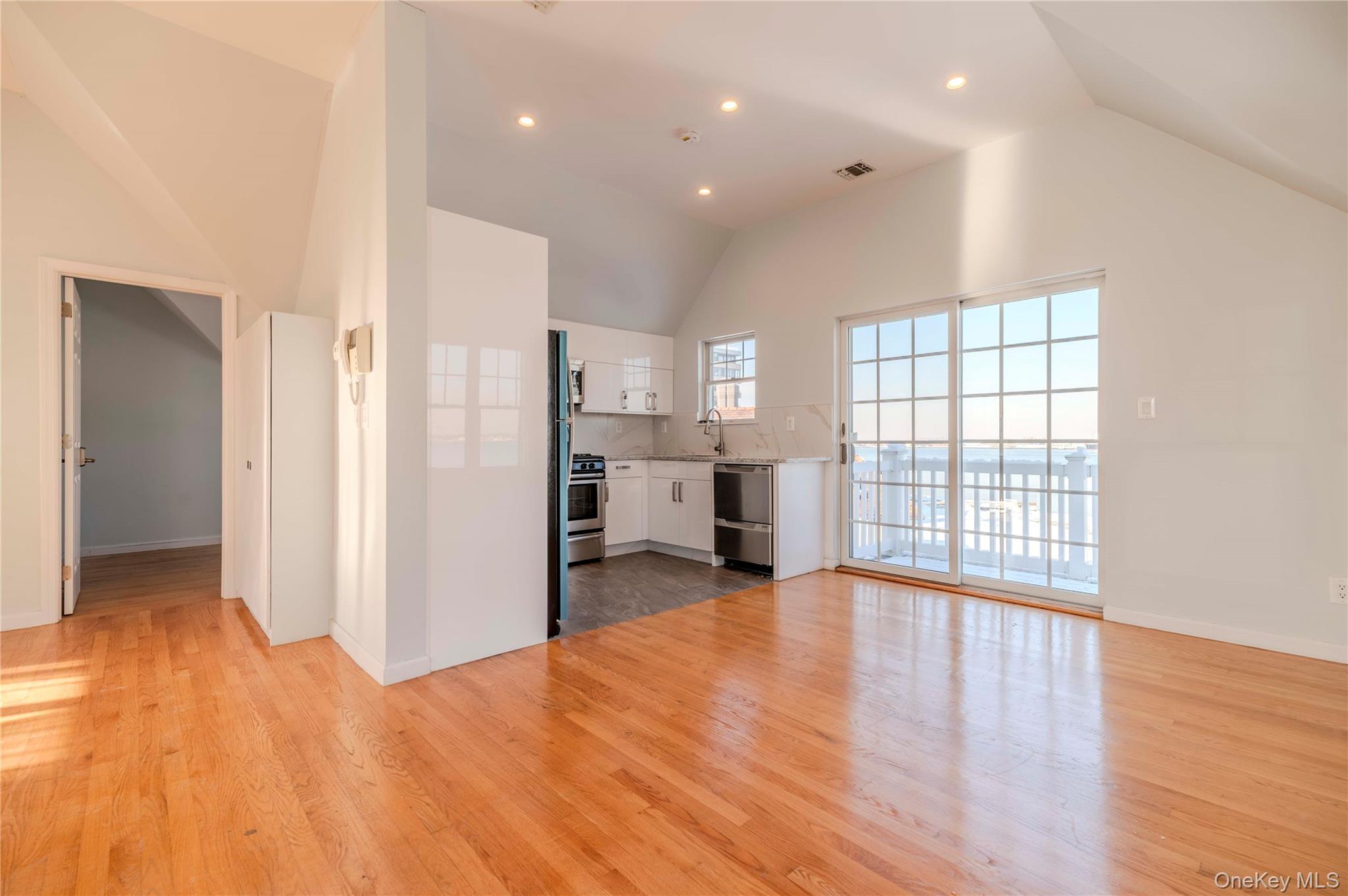 16823 Powells Cove Boulevard 12