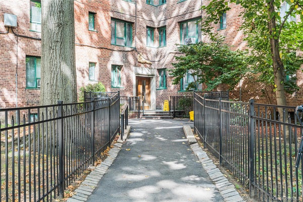 1946 E TREMONT AVE APT 5H, BRONX, NY 10462 - Image db36b7785820433ff445aeb3ebcc4b0a/4007445748