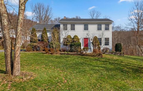 Homes For Sale - 8 Cardinal Court<br/> Tuxedo Park, NY 10987