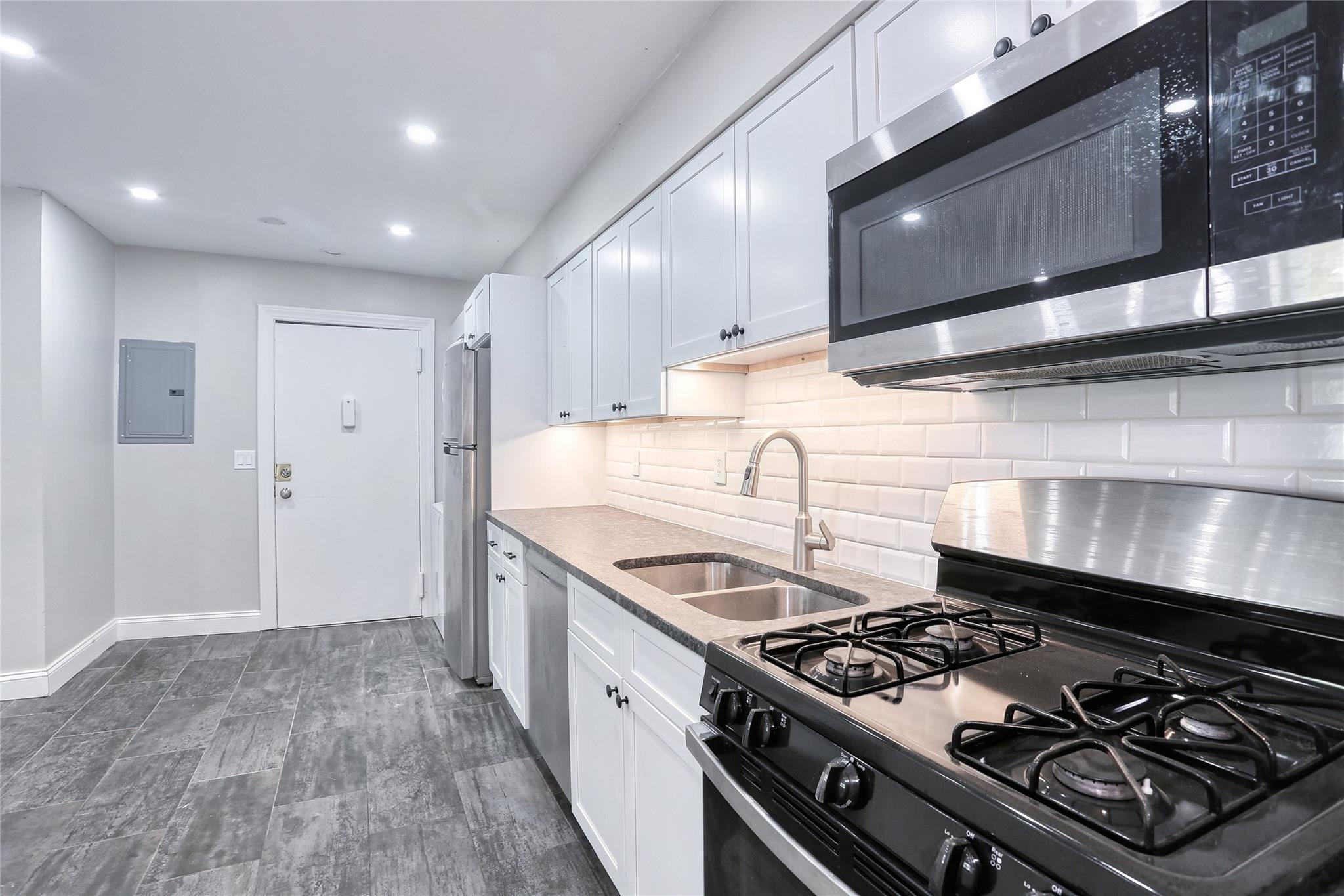 81 Kearsing Parkway #E, Monsey, New York image 6