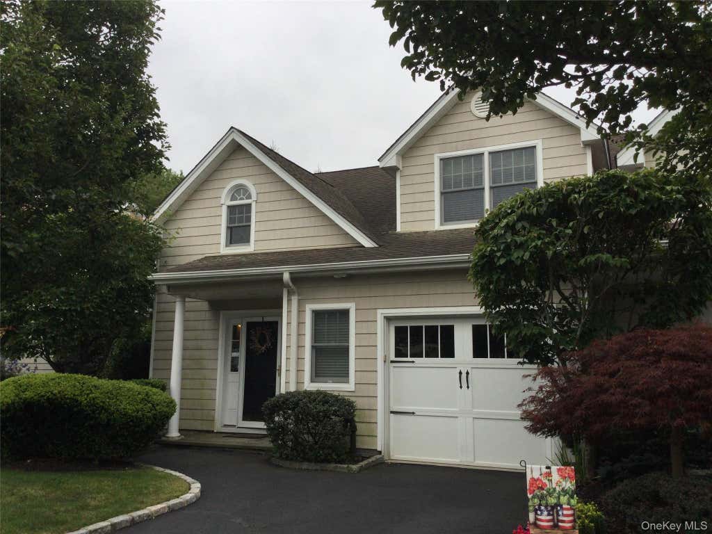 Photo of 32 Coral Lane, Sayville, NY 11782 (MLS # 1041876)