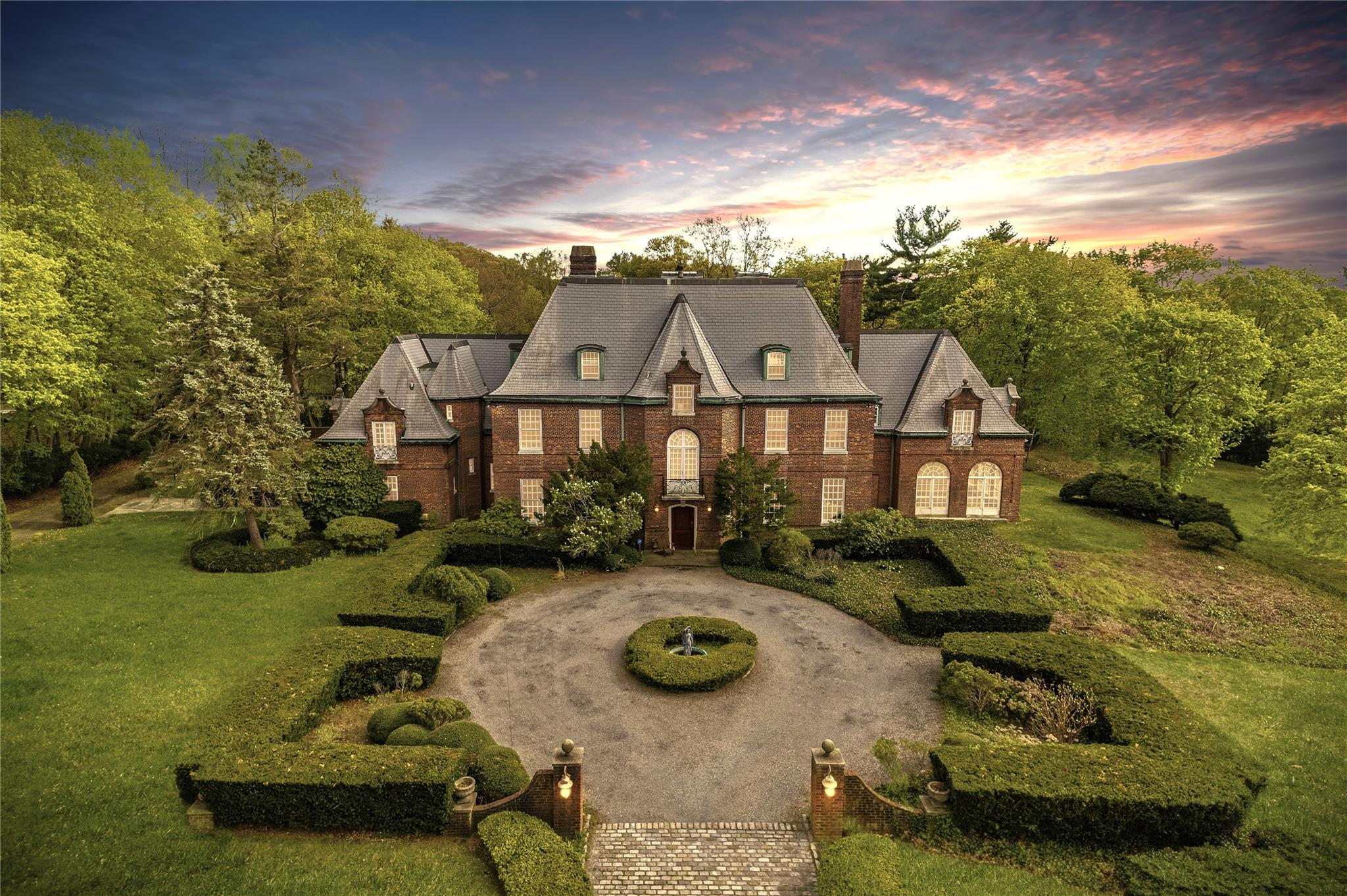 Property for Sale at Auserehl Court, Huntington, Hamptons, NY - Bedrooms: 12 
Bathrooms: 9  - $3,700,000