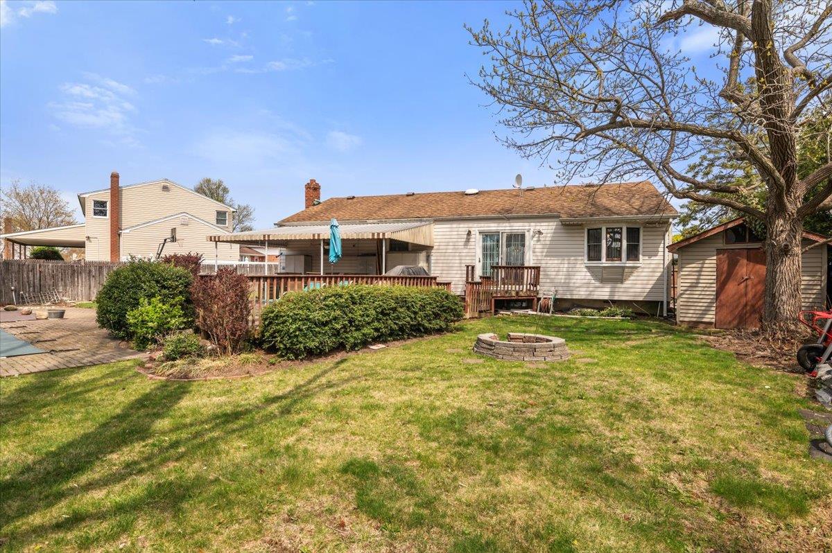 9 Lindquist Lane, Deer Park, New York image 23