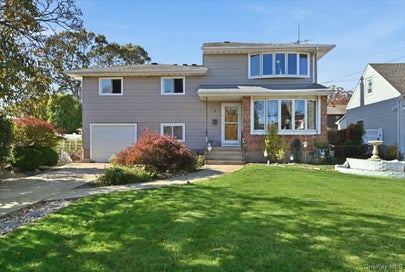 4 Mayflower Avenue Massapequa Park NY 11762