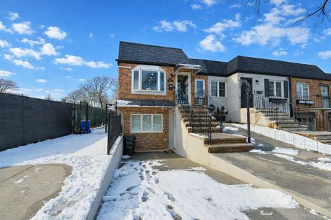 6701 Eliot Avenue, Middle Village, NY 11379 - MLS#: 952850