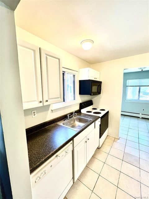 Condo For Rent - 1 Heritage Drive #E<br/> Harriman, NY 10926